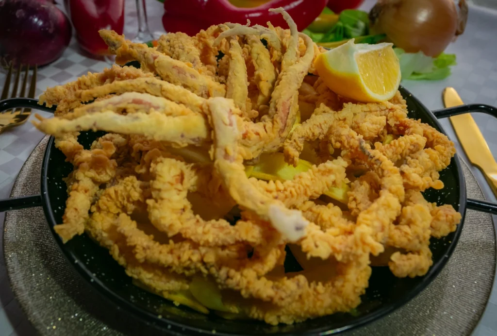 Calamar pe pat de cartofi